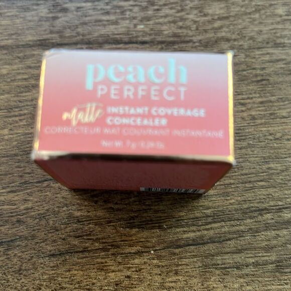 Too Faced Concealer - Picture 2 of 5